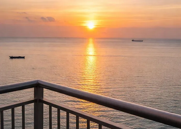 Apartamento Lovely Across Okada With Sunset View Manila